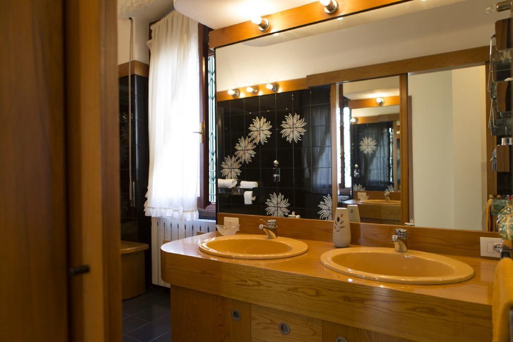 Fiera Monterosa 11 Apartment ميلان الغرفة الصورة