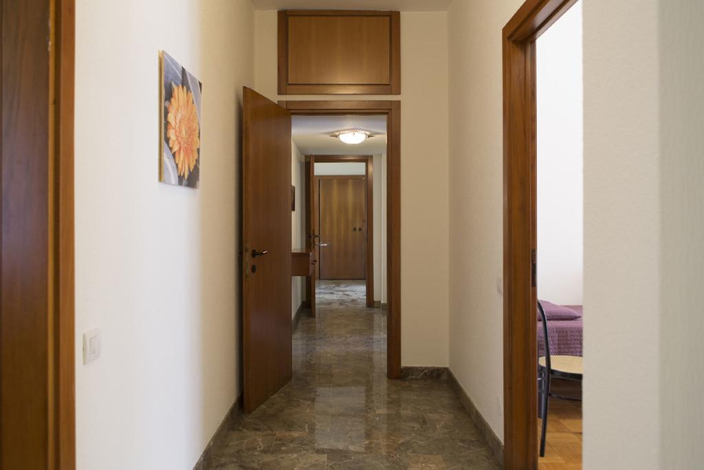 Fiera Monterosa 11 Apartment ميلان الغرفة الصورة