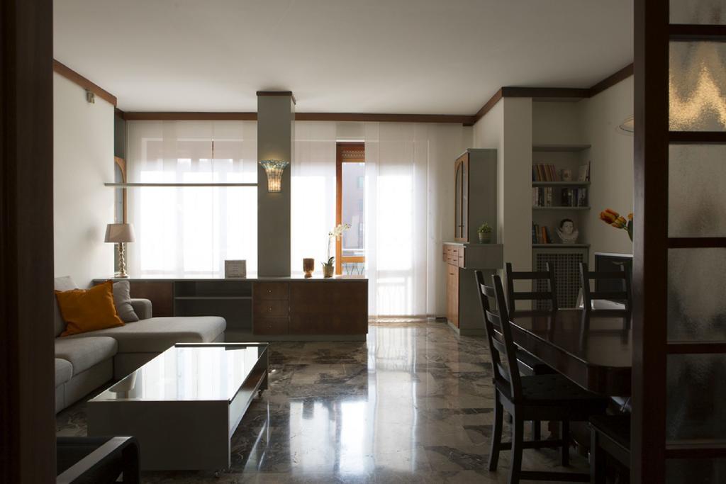 Fiera Monterosa 11 Apartment ميلان الغرفة الصورة