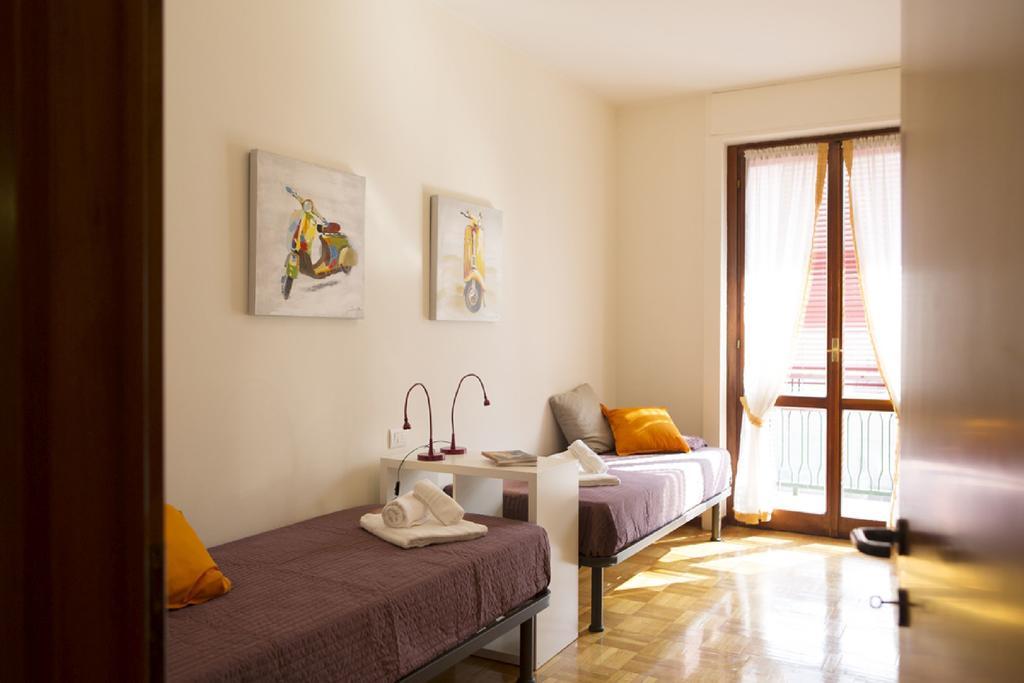 Fiera Monterosa 11 Apartment ميلان الغرفة الصورة