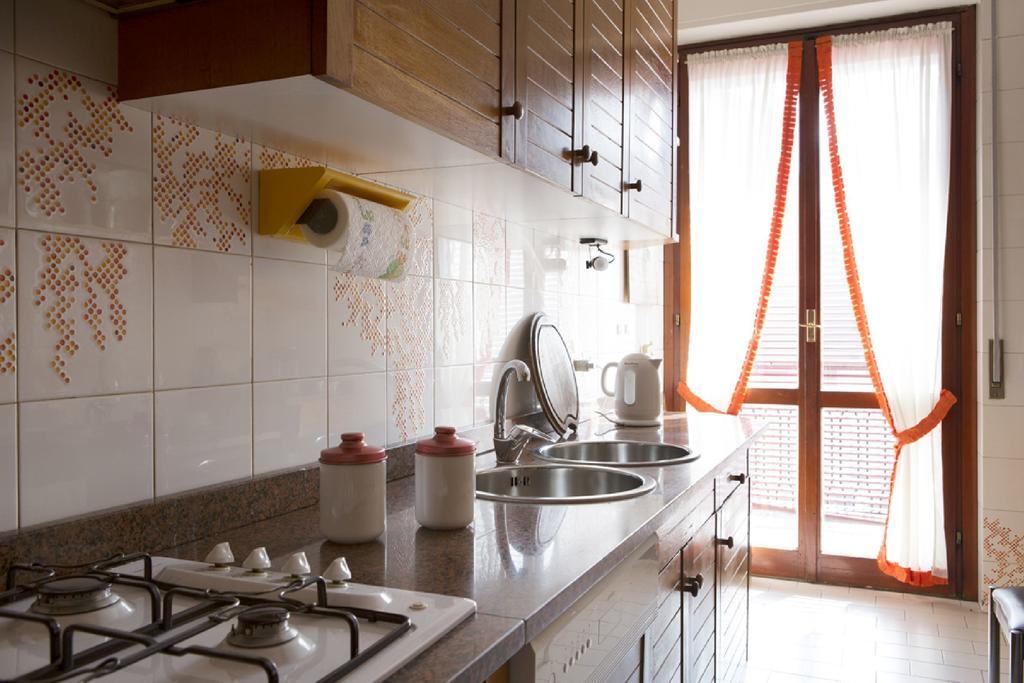 Fiera Monterosa 11 Apartment ميلان الغرفة الصورة
